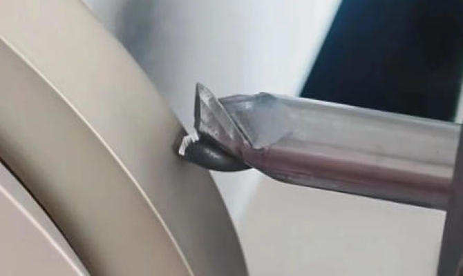 Apakah Anda langsung menggunakan pemotong frais dari kotaknya? Kok bisa terkelupas hanya dalam waktu setengah jam?