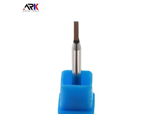 Zongyeda menjelaskan-rotasi searah jarum jam atau searah untuk pertukangan pemotong penggilingan?