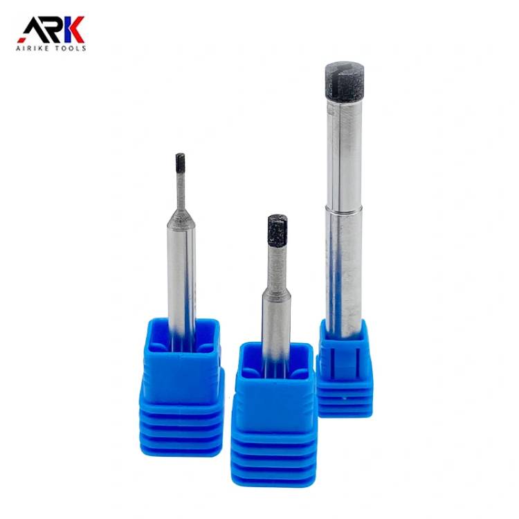 Diamond disinter kepala Gerinda