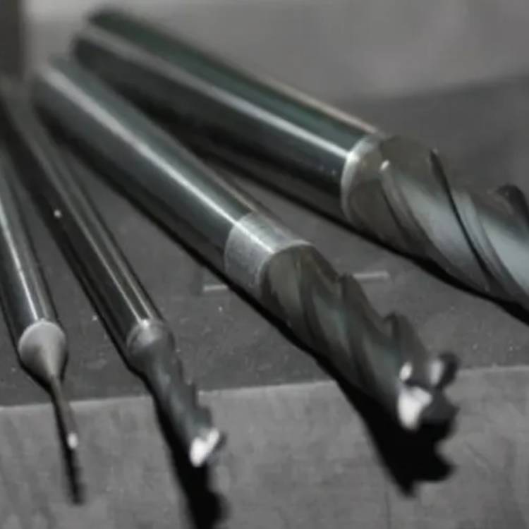 Seberapa lama pemotong penggilingan serat karbon?