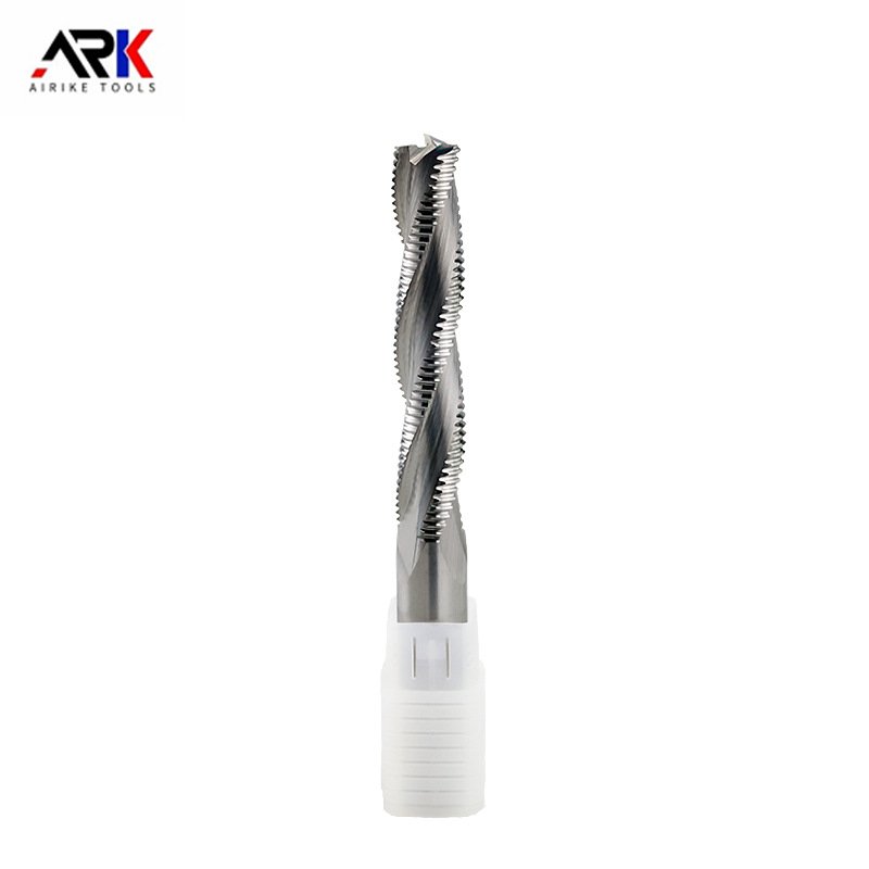 Adalah spiral atau lurus seruling pemotong penggilingan kayu yang lebih baik untuk pemangkasan tepi